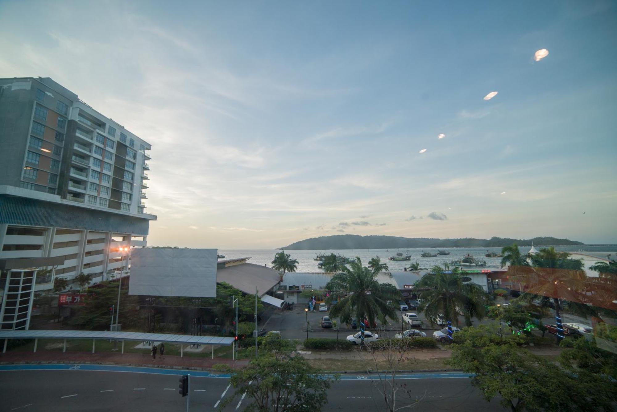 Homy Seafront Hostel Kota Kinabalu Exterior photo